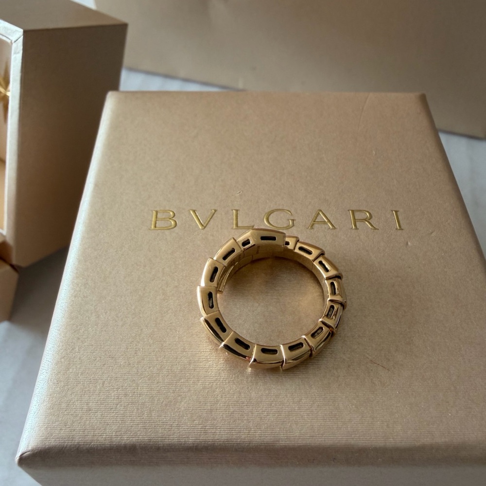 Bvlgari Serpenti Viper18k Yellow Gold Wrap Ring
USsize of approximately3.5to4.25 - Picture 8 of 16